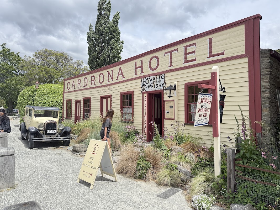 Cardrona Hotel - Restaurant and Pub