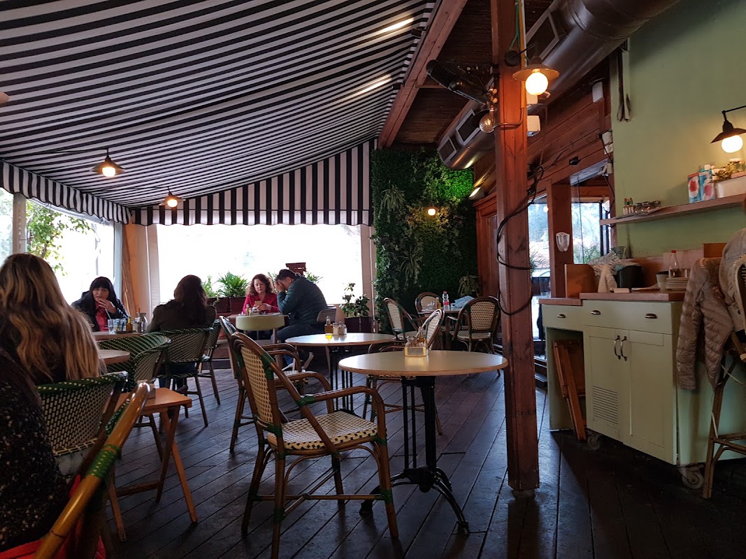 Shaked Café