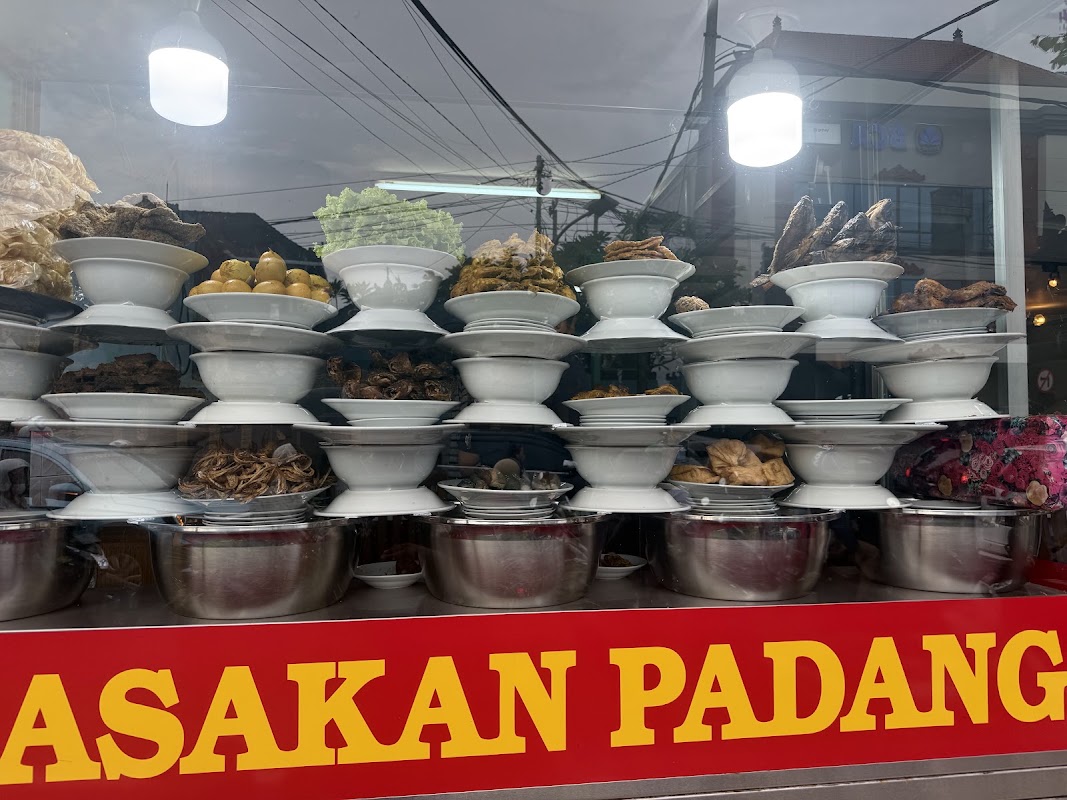 Warung Babi Guling Bu Dayu Kencani