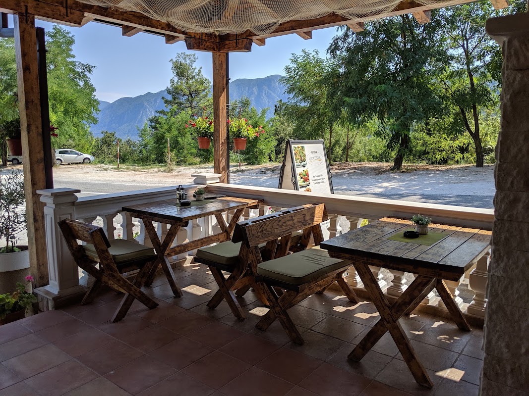 Restaurant - Voda u kršu